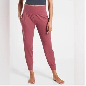 ATHLETA Salutation Jogger in Powervita Color Victorian Berry Pink Size L